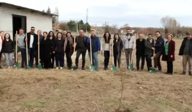 Eskişehir’de Ferah Bahçe Projesi ile 250 Meyve Fidanı Ekildi