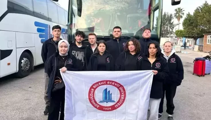 BEUN Öğrencileri Depremzedelere Destek Vermek İçin Gönül Mutfağı’nda Görev Aldı