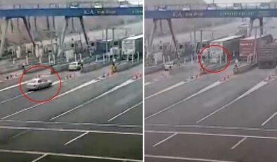 Gişelerde 4 kişinin feci şekilde can verdiği kaza anı kamerada