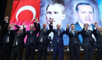 İYİ Parti’de istifa depremi! İki belediye başkanı AK Parti’ye katıldı