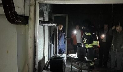Ünlü şarkıcının aile evinde yangın! Resmen küle döndü